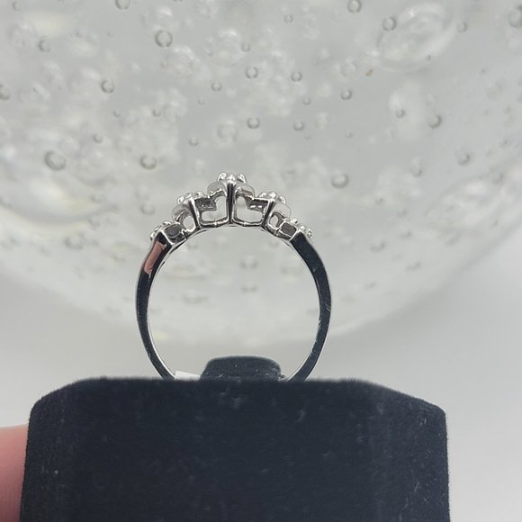 14K White Gold Diamond Ring - Picture 5 of 10